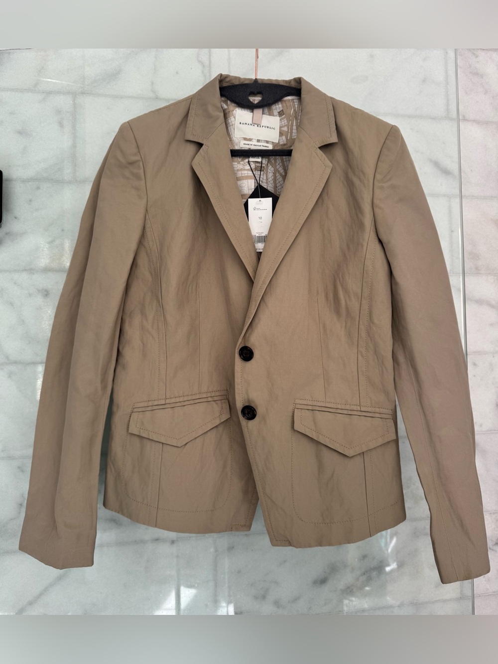 Banana Republic Italian Fabric Tailored Blazer NWT Size 10, fits like an 8!